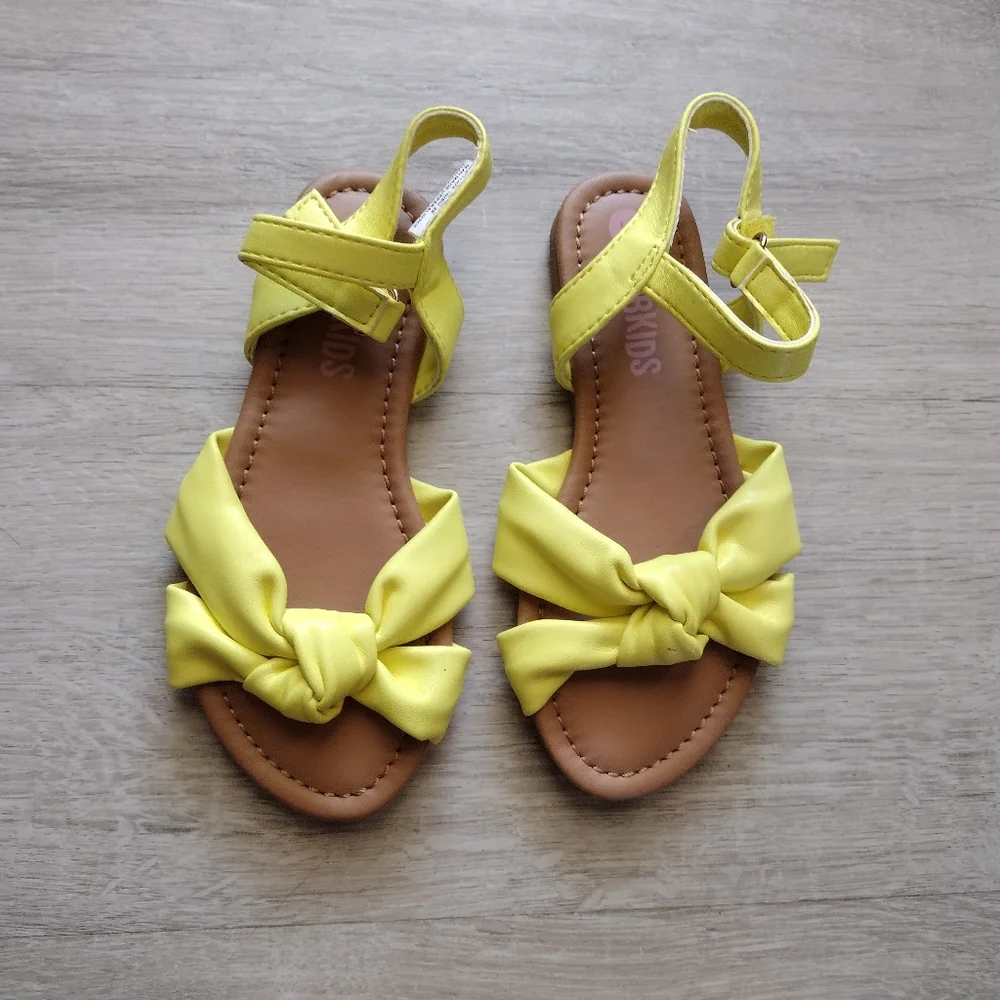 Yellow knot straps and easy-on off Sandals Little girls Size 11 NWOT